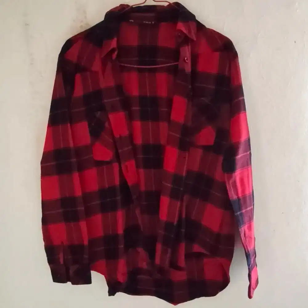 Kemeja Flanel Kotak Merah Hitam Benhill Woman Preloved - Shirt Baju