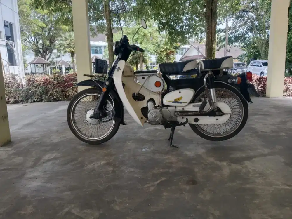 Honda C 70 standar..