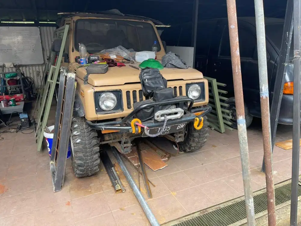 Montir mekanik atau helper mesin dan kelistrikan dua dan empat tak