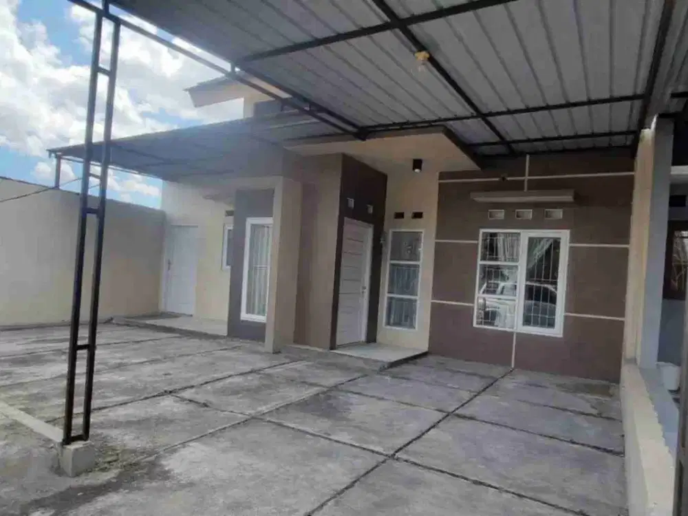 Di sewakan hook nyaman bisa 2 mobil hunian tenang dan lega