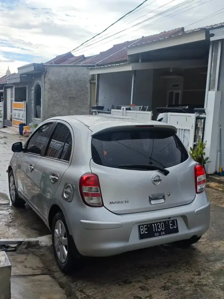 Nissan March matic 2012