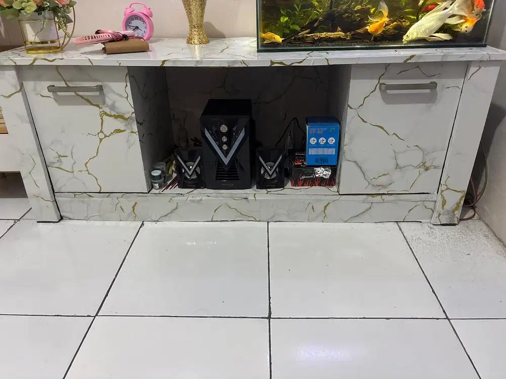 Meja tv bekas dijual karena mau upgrade