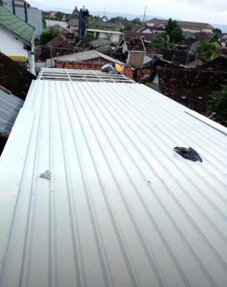 Pasang baja ringan atap alderon