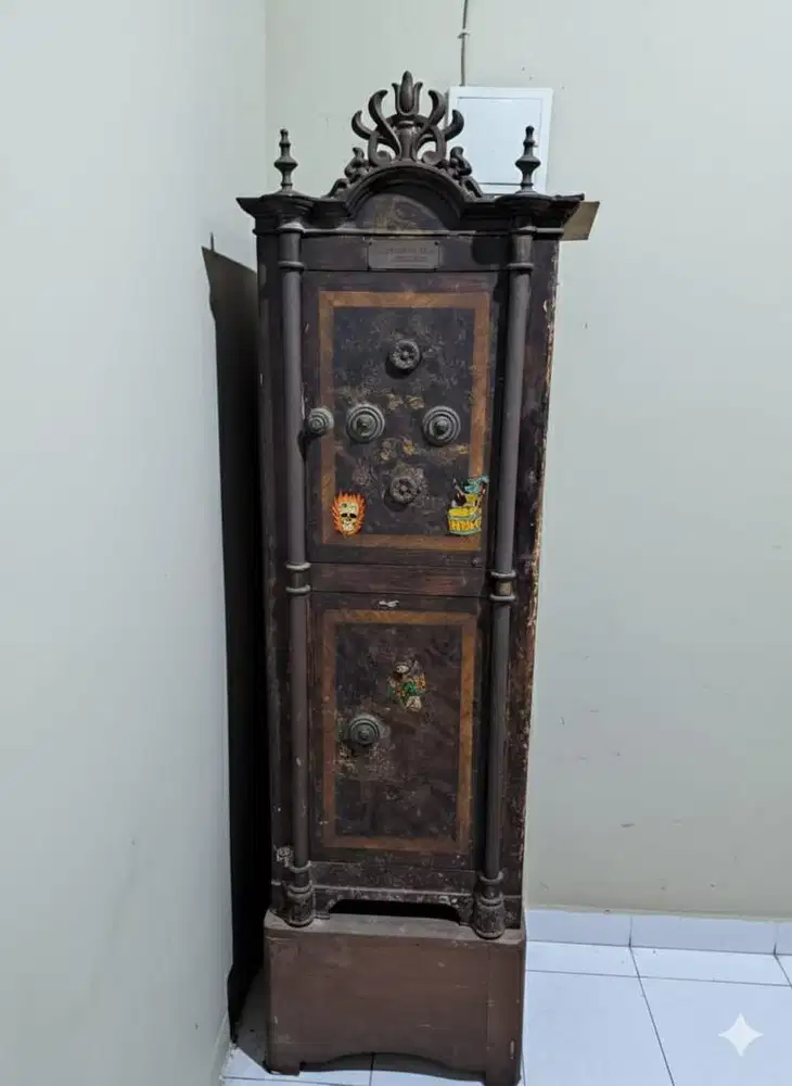 JUAL LEMARI BRANKAS BELI ANTIK BEHN MAYER