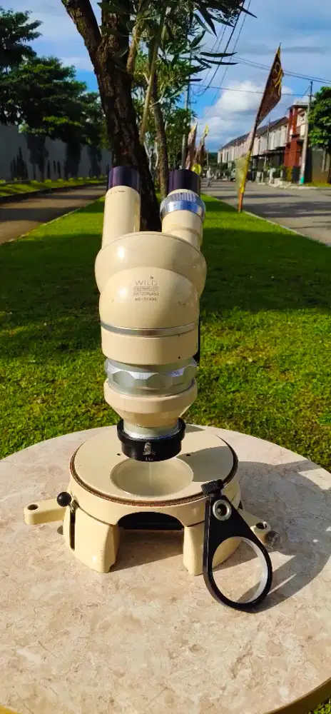 (WAJIB TransaksiOffline)WildHeerbruggStereoscopicMicroscop M5 Thn 1921