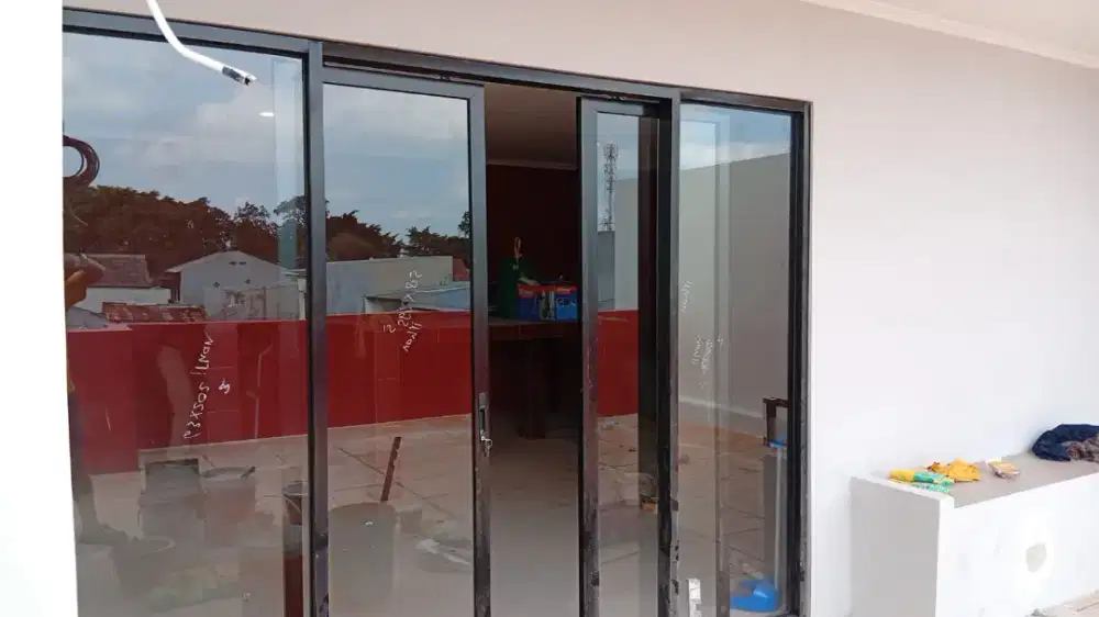 Kusen aluminium dan kaca