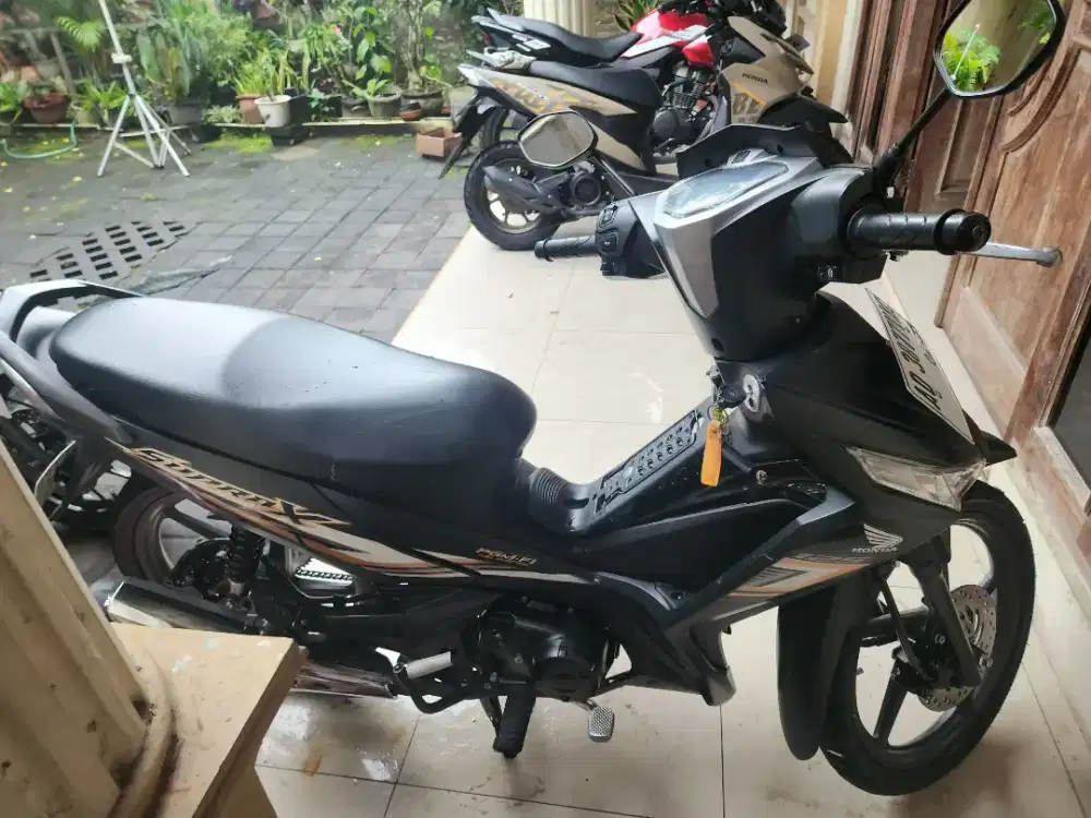 Supr 125 cw f1 2022 hitam gbm tunai atau kredit