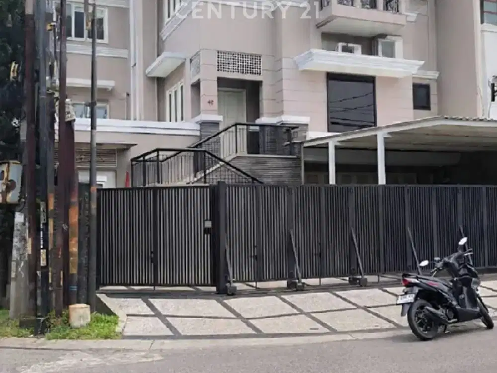 102- RUMAH MEWAH DI MEKARWANGI BISA DIJADIKAN KANTOR / STUDIO