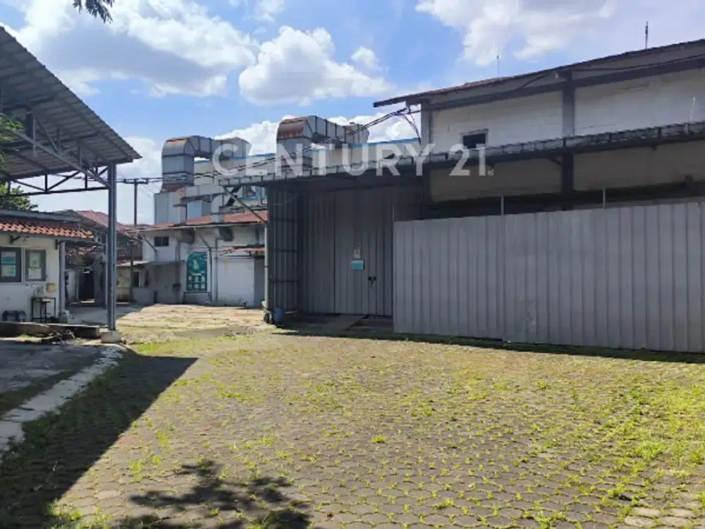 014- Gd/pbrk Bks Makanan Dekat Tol, Countainer 20’ Msk, Jln Lebar