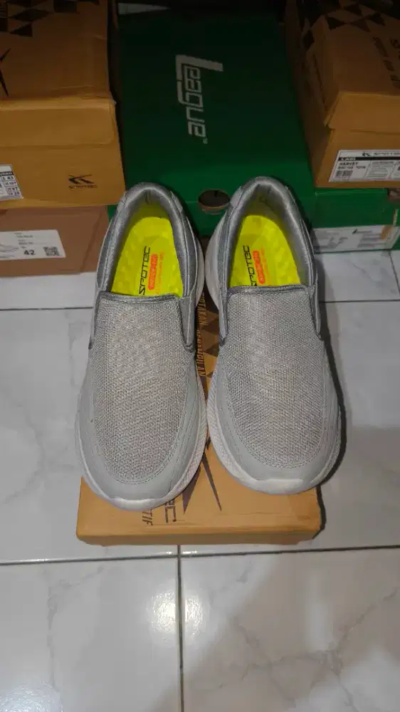 SEPATU SPOTEC FIAT SLIP ON 42