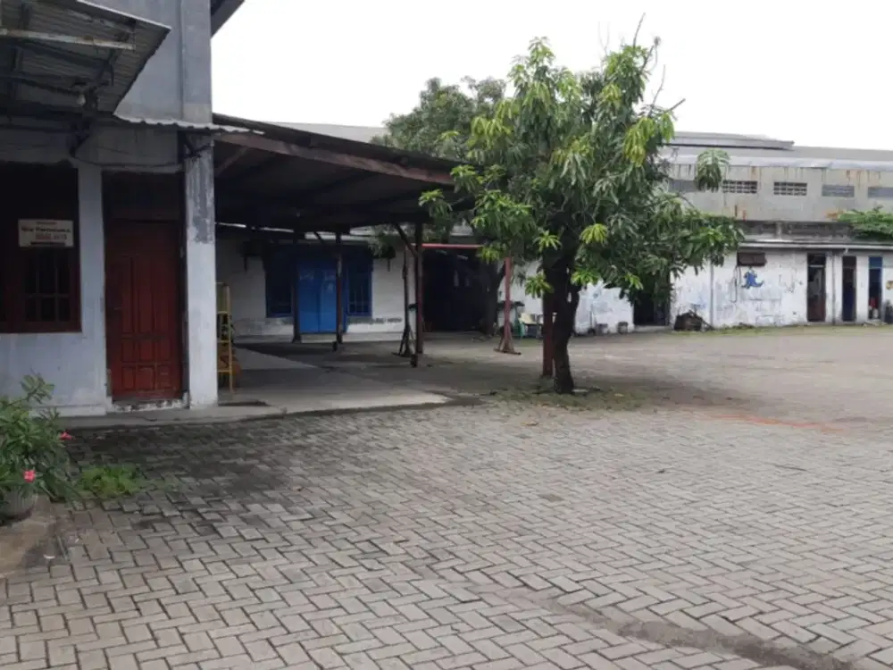 Tanah Lahan Parkir & Bangunan di Raya Gilang, Taman, Sidoarjo