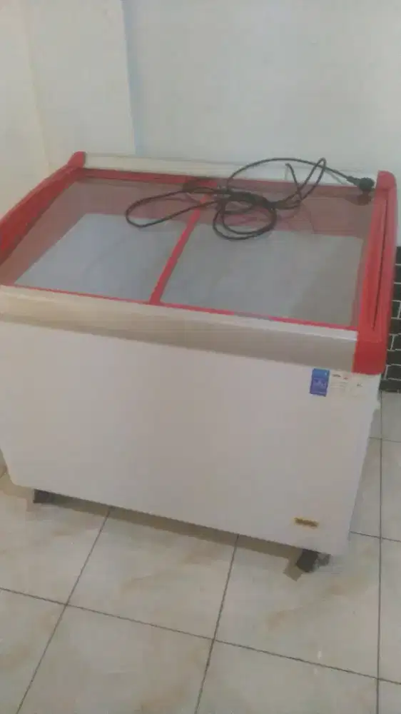 Freezer normal siap pakai 520 L