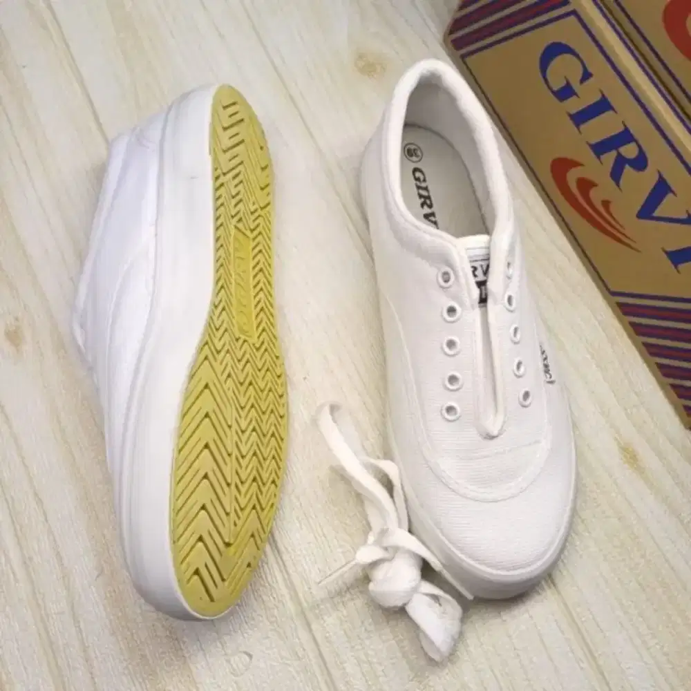 Sepatu sneaker girvi jazz Hitam full _putih polos