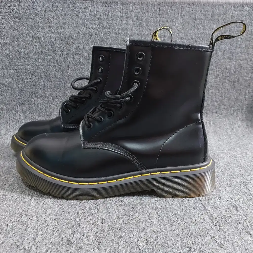 Docmart 8 Hole Black Smooth