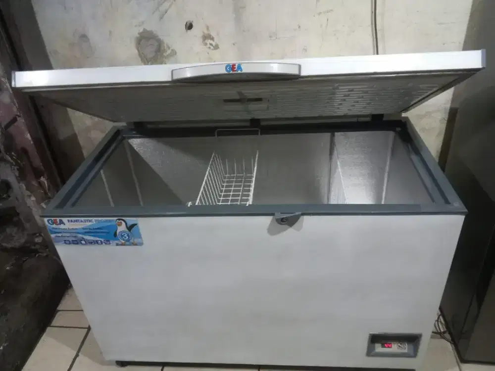 Jual bu freezer box kapasitas 386 liter merk GEA