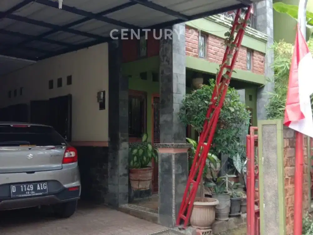 067- RMH ANTIK DI NILEM DGN MATERIAL  KAYU JATI BKN BETAH DI RMH.