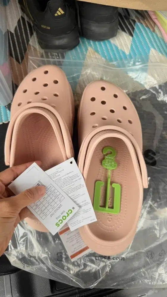 Dijual crocs sandal new, Uk 38! Jual rugi