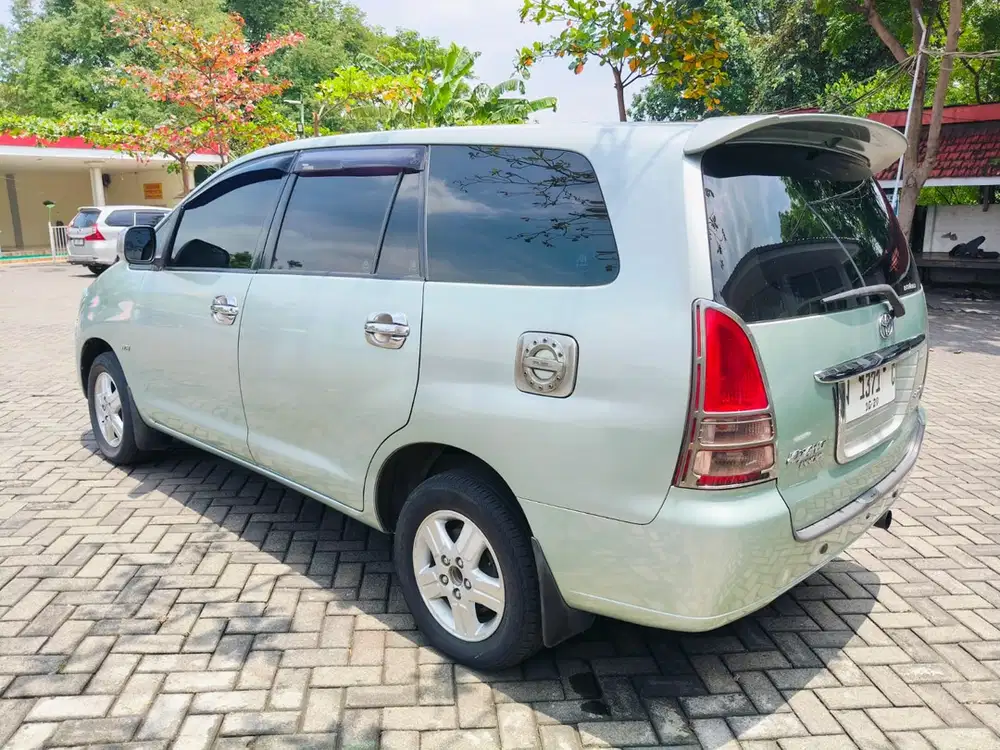 Toyota Kijang Innova 2006 Bensin