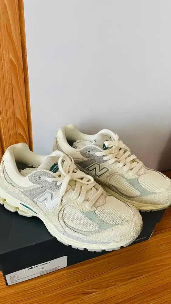 New Balance 2002R Preloved