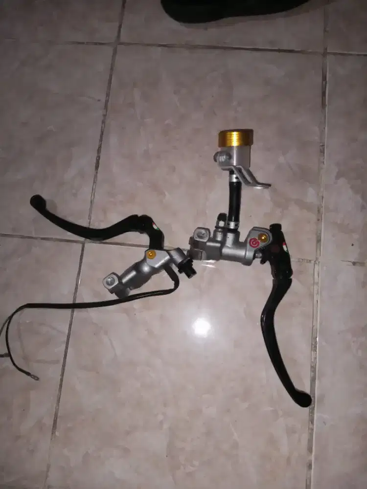 Rem Brembo kanan kiri