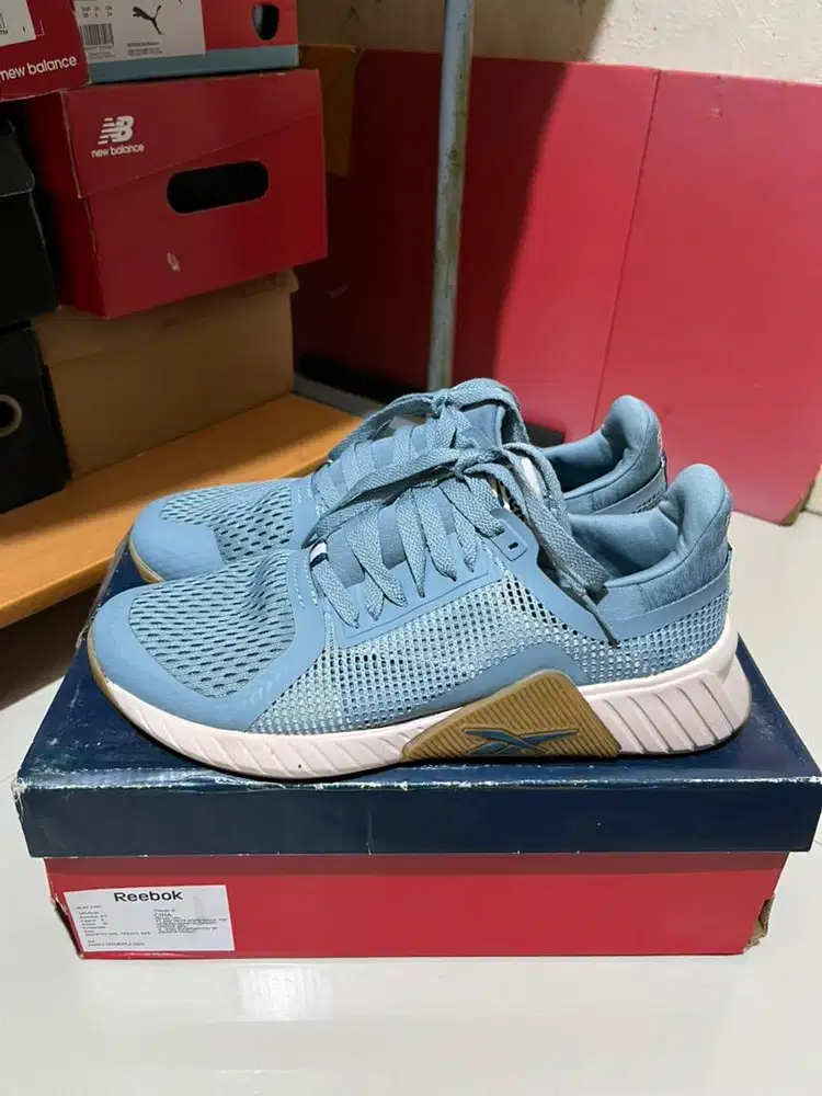 Sepatu Reebok Woman Flip Charge