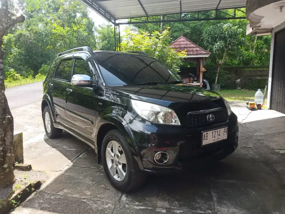 Rush tahun 2012 tipe S automatic