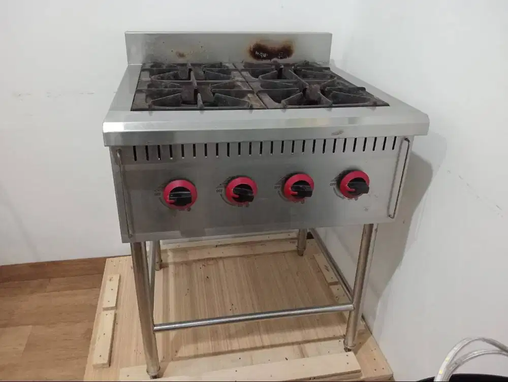 JUAL CEPAT !! KOMPOR GAS 4 TUNGKU untuk RESTO Bintang 5 HARGA KAKI 5