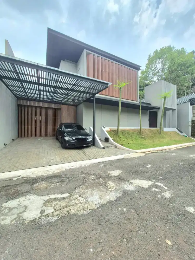 Rumah siap huni ada kolam renang di Bintaro Sektor 9