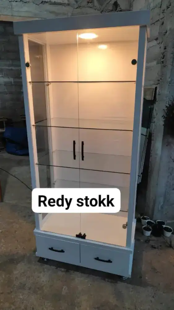 Lemari display piala