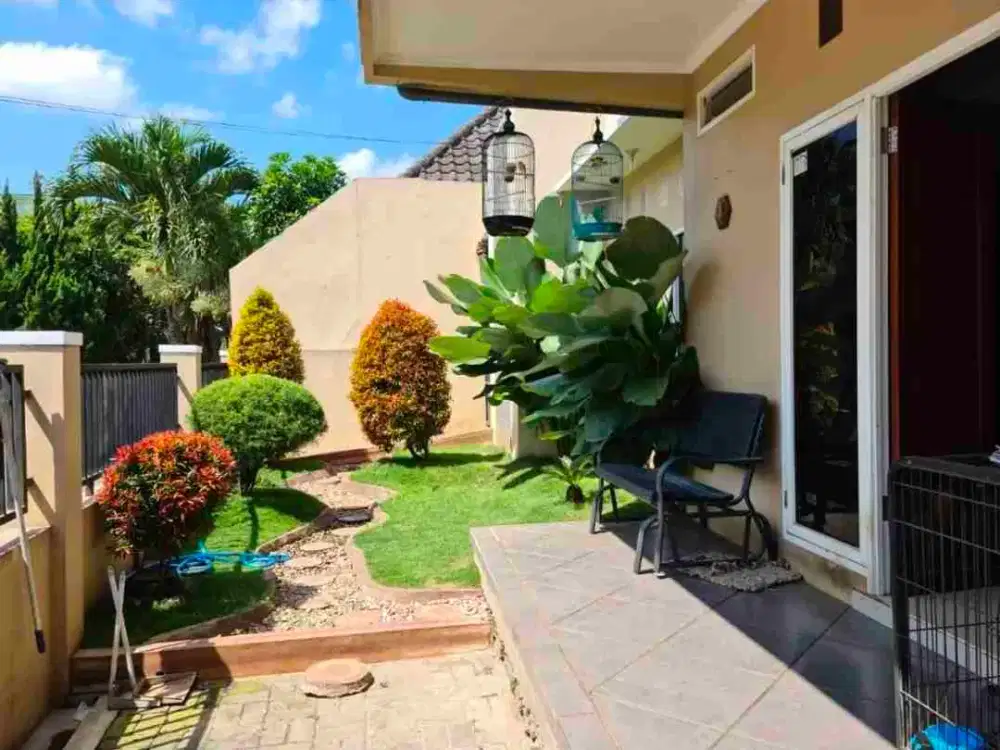 rumah bagus besar luas 220 di suhat jalan bunga bunga dekat kampus UB Brawijaya dan polinema bagus buat hunian atau kos elite