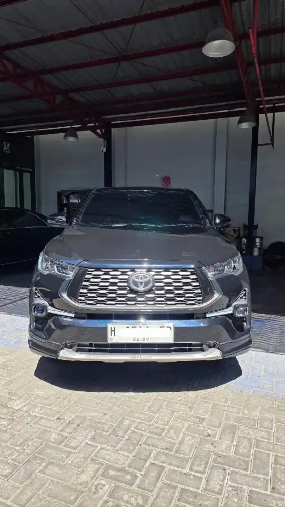 Innova Zenix V Hybrid 2024