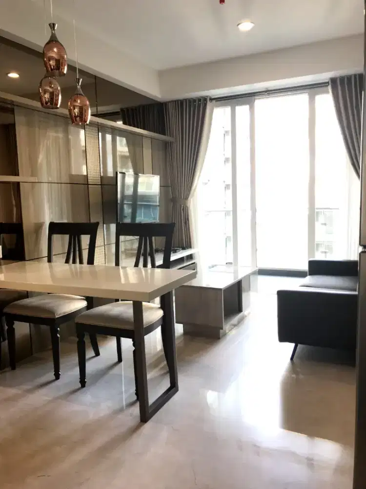 jual cepat termurah bagus lux apartemen landmark residence 3 BR furnis