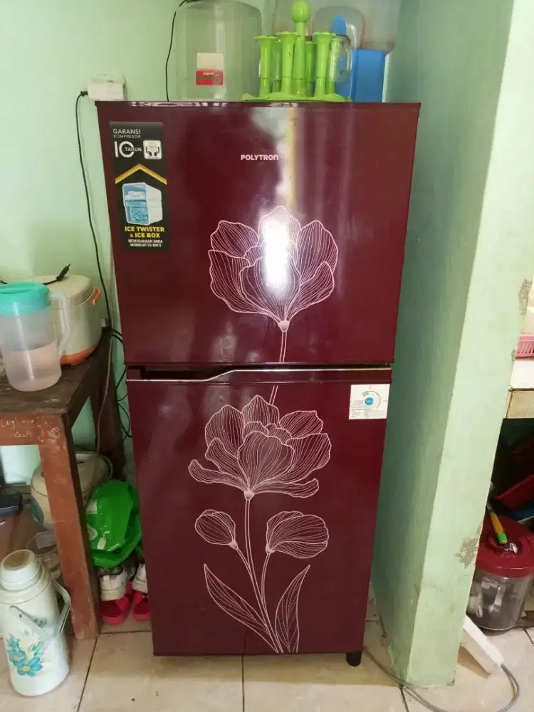 Kulkas 2 pintu Polytron