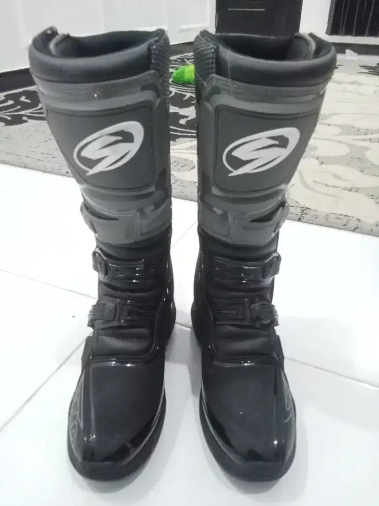 Sepatu trail SND UK 40 baru