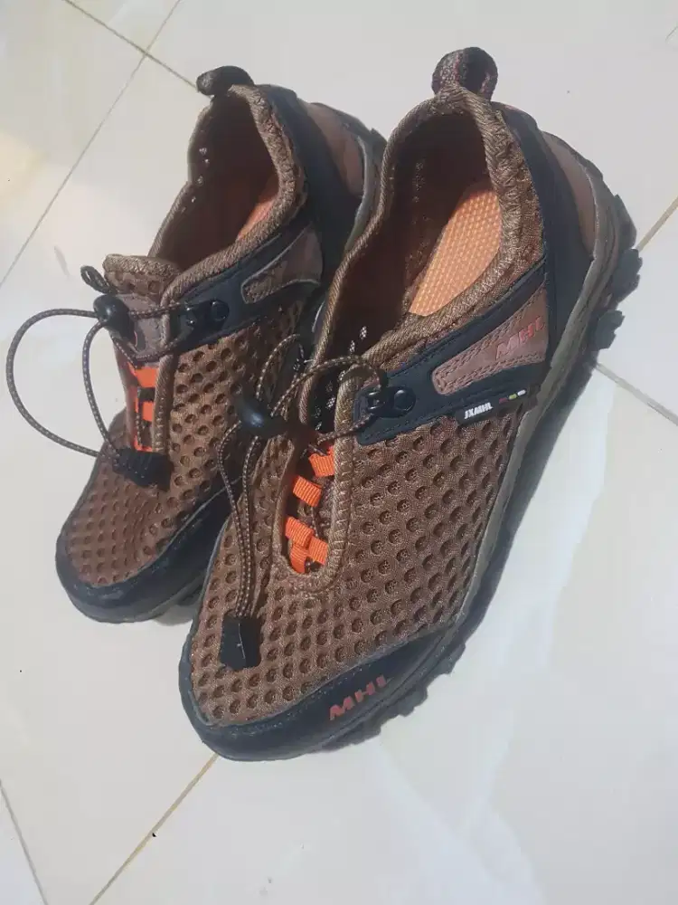 sepatu model outdoor pria size 43
