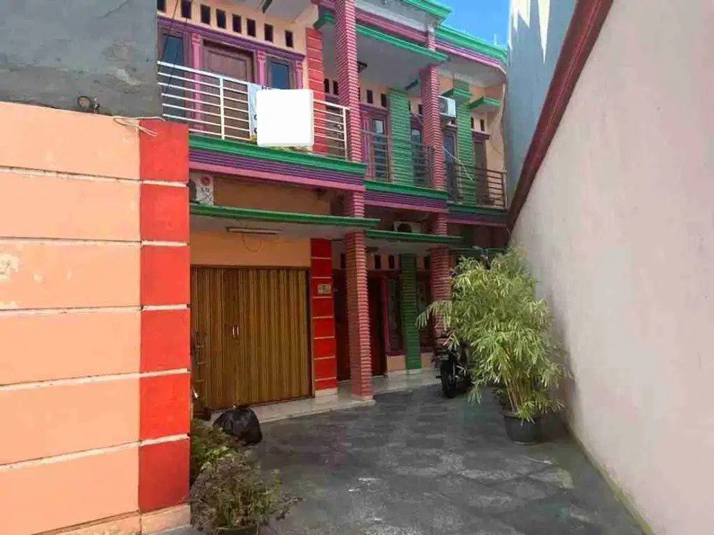 Rumah 3Lantai dengan 7Kamar Tidur di Cempaka Putih