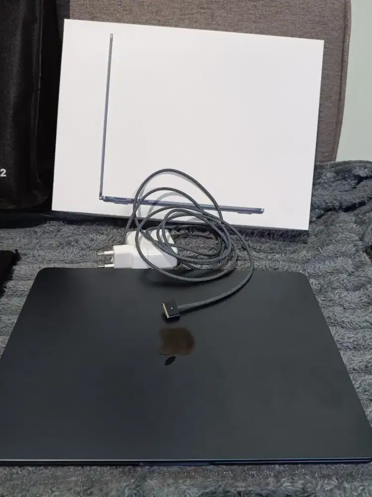 Dijual santai macbook air m2/2025/16/256 kondisi tahes