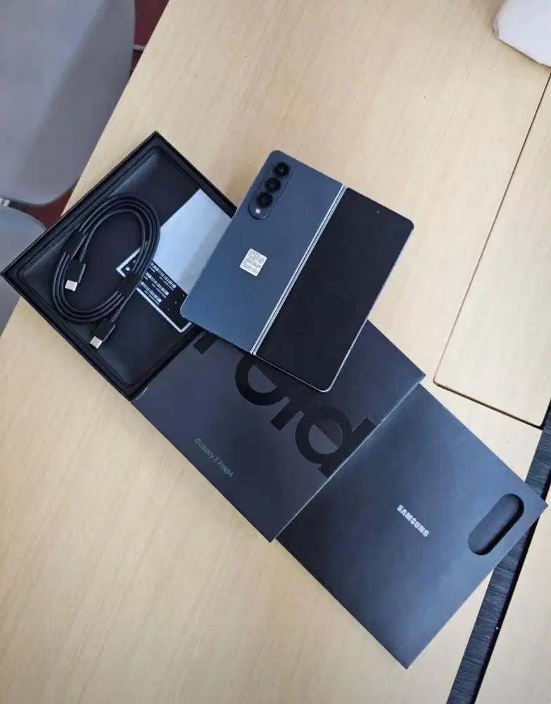 Samsung Galaxy ZFold 4 12/256gb Like New