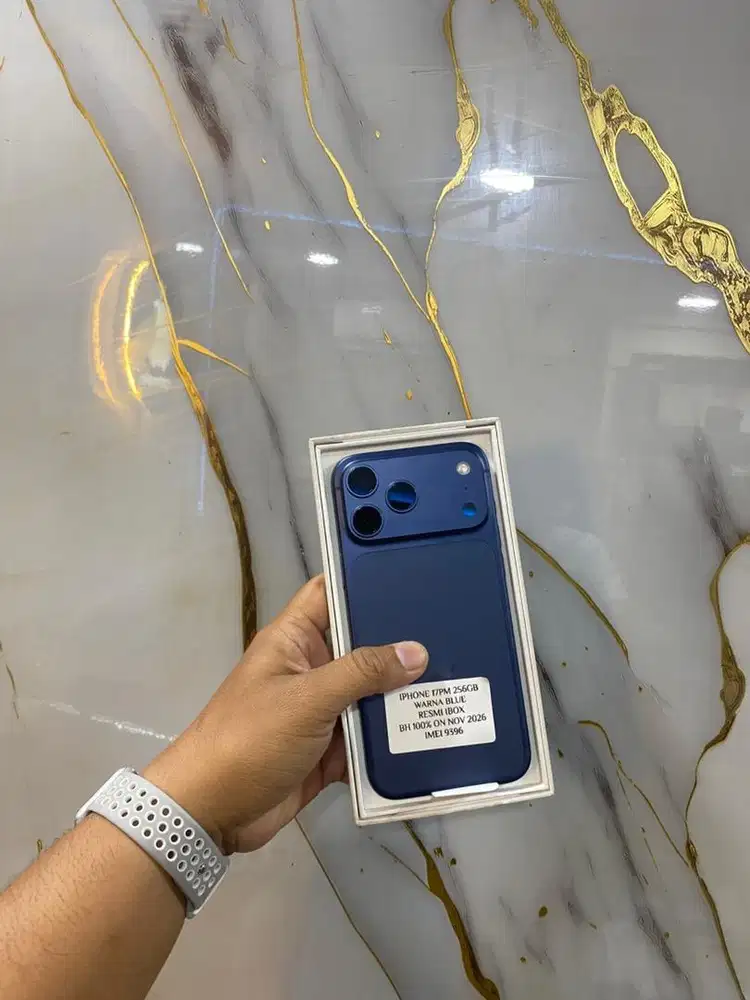 Iphone 17 promax 256gb ibox garansi on november 2026 bh 98%