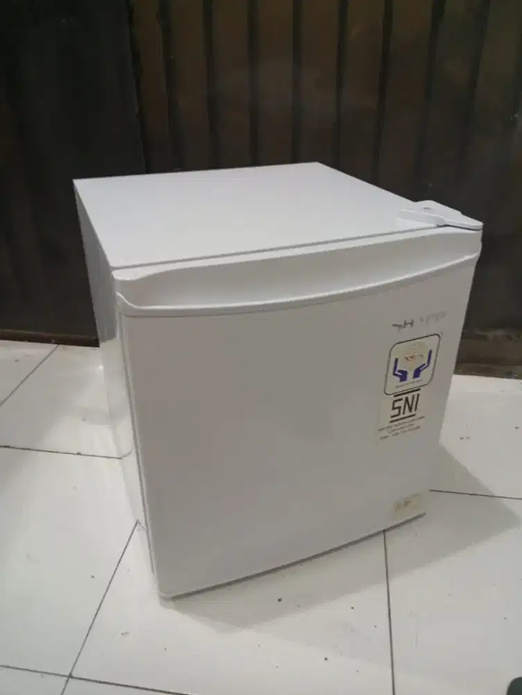 KULKAS MINIBAR SHARP LIKE NEW