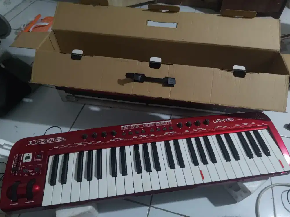 Behringer Midi Controller UMX490