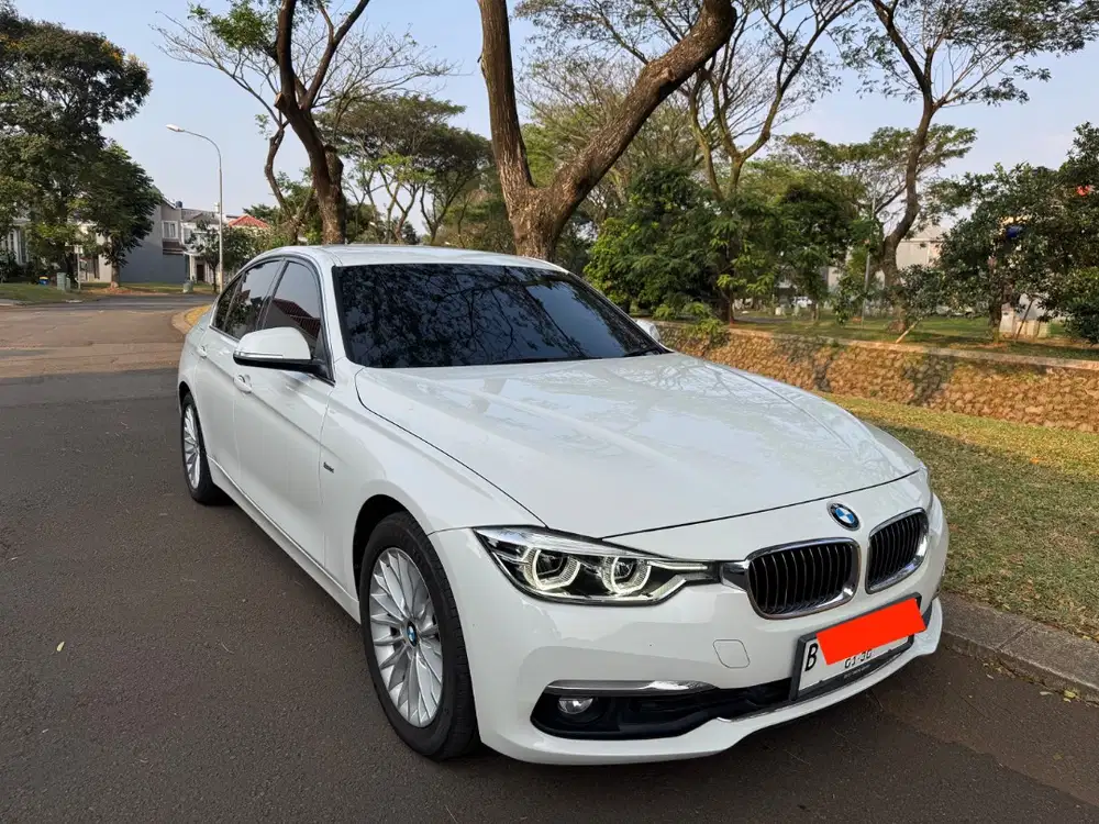 BMW 320i Luxury Pakai 2019 Nik 2018 White Pearl Putih  C200 C250