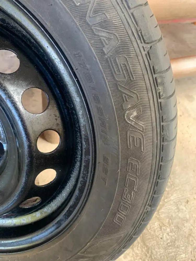 Dijual ban +velg bekas