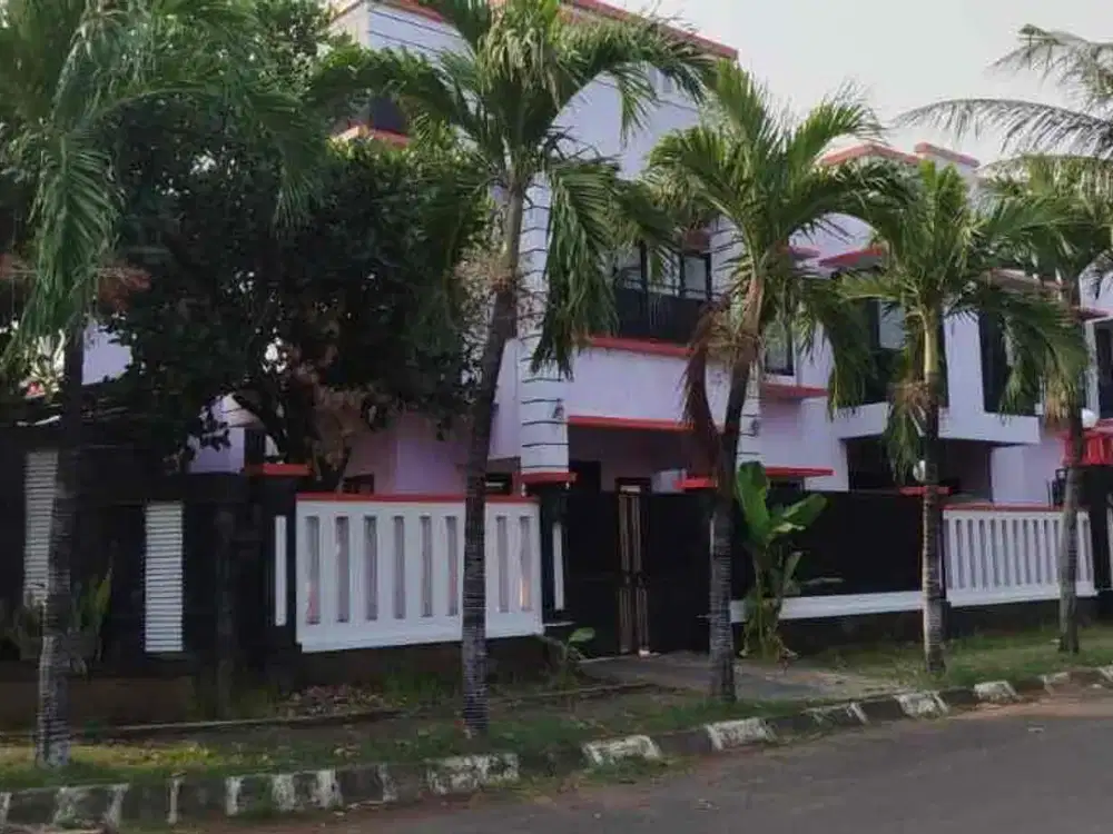 Rumah Hook Super Luas dengan Banyak Ruang Fungsional di Taman Modern, Cakung