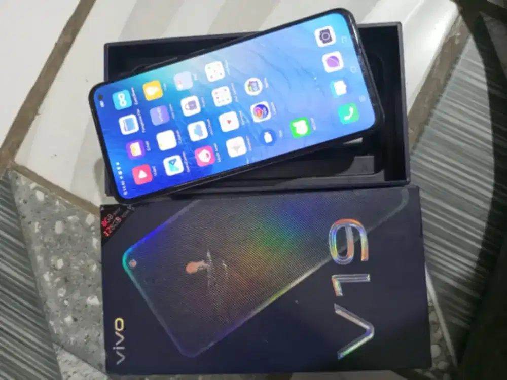 Vivo V19,no minus,ram 8/128