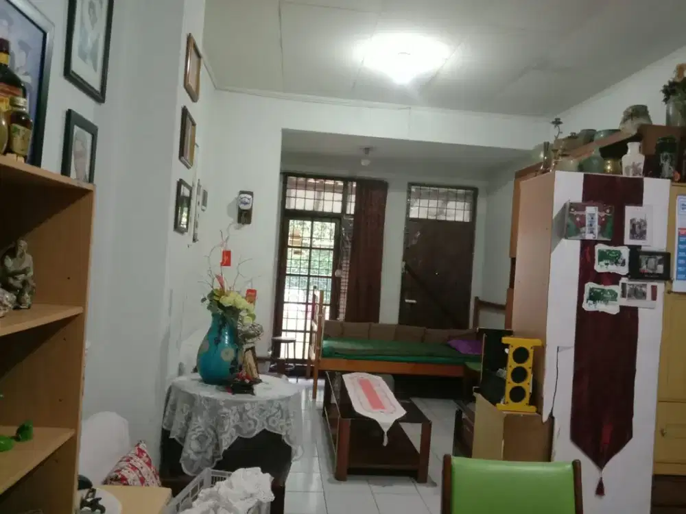 Dijual rumah 2 lantai siap huni dijln Laswi