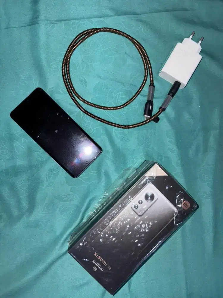 MI 12 8/256 Mulus Fullset Resmi