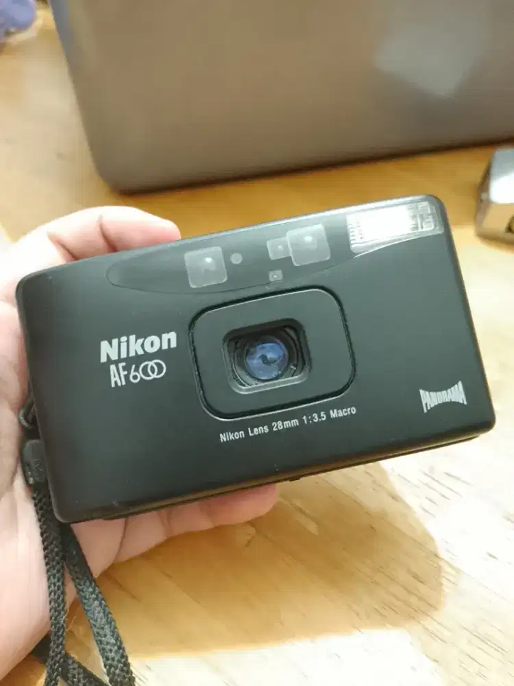 Kamera Nikon AF600 35mm film point-and-shoot camera