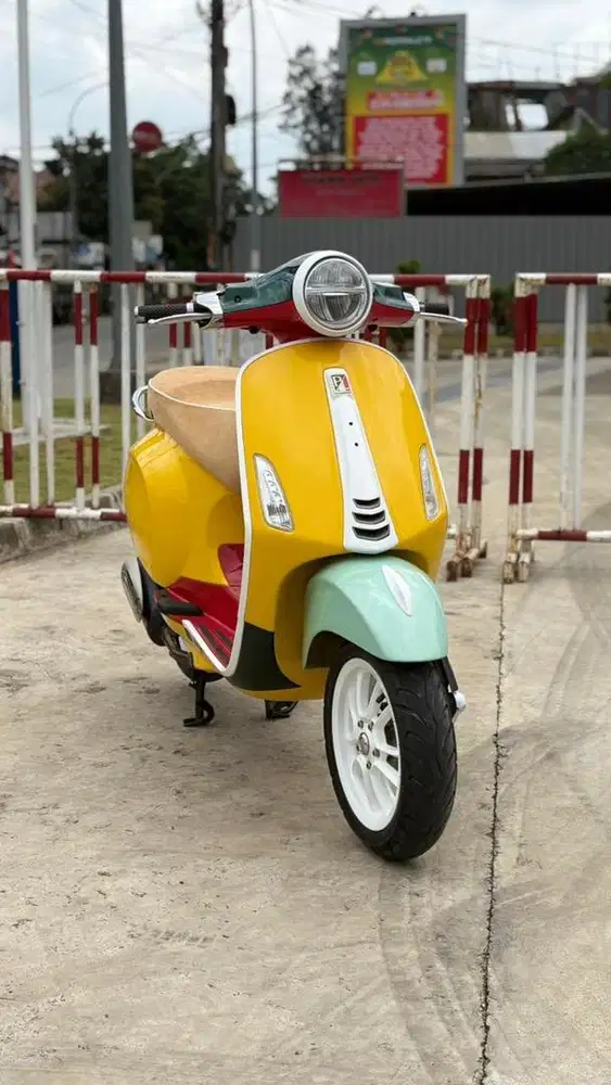 Vespa primavera custom sean wother spoon