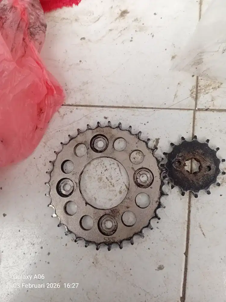 Gir Belakang SSS ukuran 34 dan Gir Depan TK racing ukuran 15